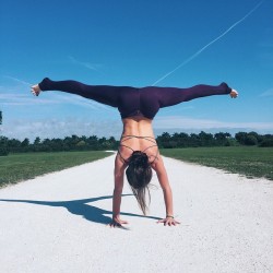shawnraeyoga:  I’ve been eager to post this photo since the moment I laid eyes on it yesterday… I have scoliosis. This little spine of mine has a 40 degree curve to it. And the rest of my body works super hard to compensate for its asymmetry. Yoga