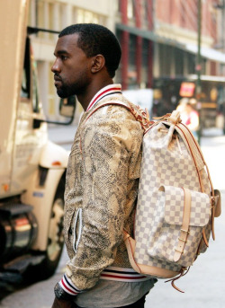 overdeauxis:  Follow Overdeauxis, The Streetfashion Bible!  Backpack is tough