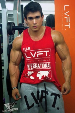 myfavouriteguysblog:  Daniel Roman, bodybuilder/model 