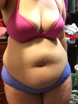 biglegwoman:  Overflowing my bra and panties. Up to 230lbs again and have noticed that my 5lb gain has mostly gone all to my belly…I’ve been quite a piggy lately!  Measured my upper belly this morning and it’s 4 inches bigger than a few weeks ago!