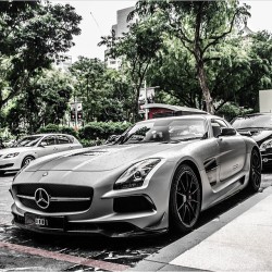 drivingbenzes:  Mercedes-Benz SLS AMG Black