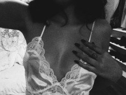 allanyadiaz:  Vintage nightgowns make me feel classy. 