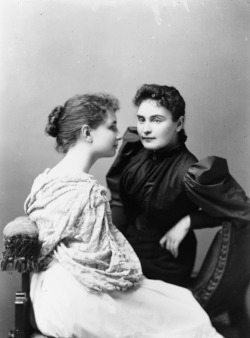 empiricalrepresentation:   Helen Keller and Anne Sullivan in 1893  