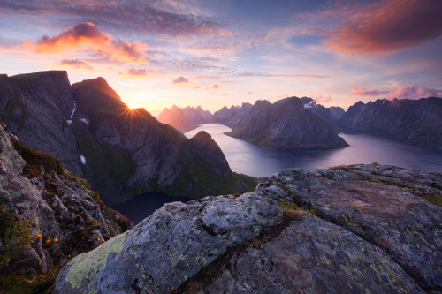 landscapelifescape:  Lofoten, Norway Reinebringen by TobiasRichter   Vakre vakre Norge.