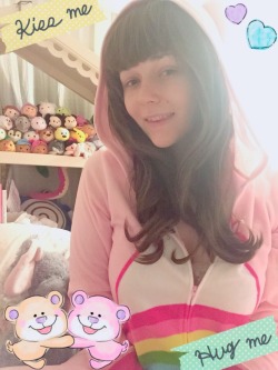 linnylace:  I’m super comfy cozie in my new kigu~ :D   1) You’re cute AF.2) That kigu OMG. 3) Can’t wait to see you soon!4) OMG YOUR TSUM TSUMS so many, not fair, gonna show this picture to Paul and be like “I neeeeed mooooooore to keep up with
