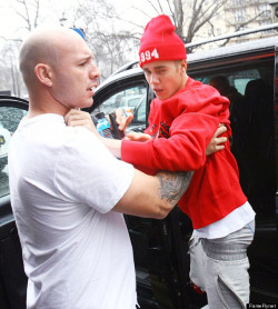 Juilan:  Justin Bieber Being Placed In His Car Seat By Bodyguard   Who Dresses This