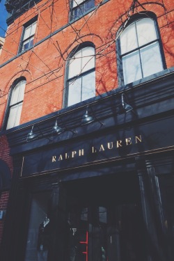 preppyasalways:  adorin Ralph Lauren (in Georgetown, DC)