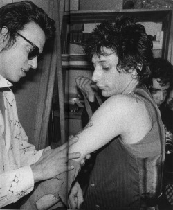 public-image-limited:  Richard Hell and Johnny Thunders  An image of Richard Hell caressing Johnny Thunders is so important in my life right now.
