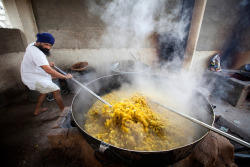 zuky: uzowuru:  A cook in a Sikh kitchen cooking curry in an extremely large pot.The Sikh kitchen provides tens of thousands of free meals on a daily basis It`s called a langar and everyone, no matter what your religion, caste, race, age, gender, etc,
