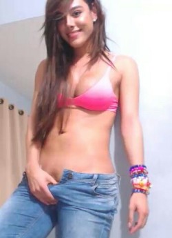 buscandodistraccion:  tsgirlcocksucker:  SEXY  Carolina Ramirez, from Colombia 