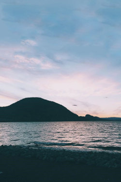 avenuesofinspiration:  Lake Okanagan | @Mammothstock | AOI  