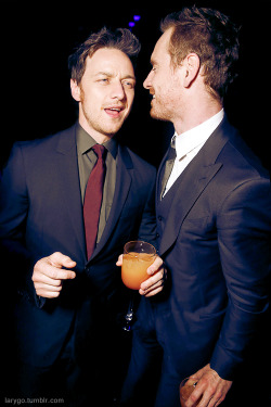 larygo:  James McAvoy and  Michael Fassbender @The ‘X-Men: Days Of Future Past’ After Party (x) (x) OH MY GOSH , DON’T STOP IT 