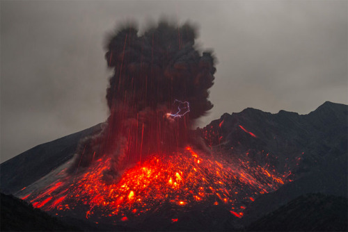 rhamphotheca:  Terrifying Volcanic Lightning Photographed  Photographer Martin Rietze recently traveled to Japan where he had the incredible opportunity (or near grave misfortune?) of photographing the Sakurajima Valcano in southern Kyushu as it spewed