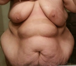 pwurster:  yazmintaylorbbw:  yazmintaylorbbw:  All fresh and clean and ready for you, after a nice hot shower.    Reblogged of me.   That belly looks perfect