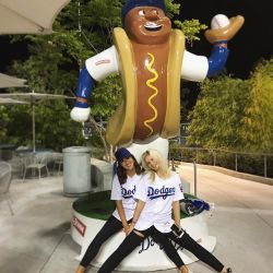 Our first baseball game ⚾️🌭 Had absolutely no idea what what going on but decided to kit ourselves out anyway so we fitted in 🙈 #allthegearnoidea #dodgers #dodgerstadium #LA #hotdog by 1rosiejones