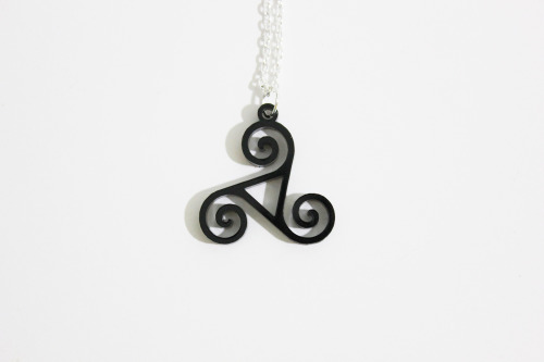 geek-studio:  Druid’s Triskelion necklace/keychain Inspired by the triskelion seen on BBC’s Merlin.