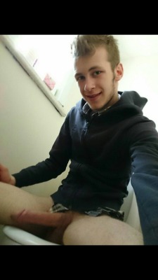 nackteschweine4you: nothing-gay-bttm:  Good boy. He does all i want !!!   Dave. 18 yo. Live in Belgium.   Expose him ! He likes that ! He wants that everybody can see the fag he is !   Wer kennt die Sau oder seine Nummer?! 