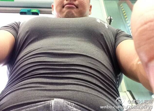 asianhunk-pecs-nips-asses:  Do you like seeing dudes flaunting their uncontrollably
