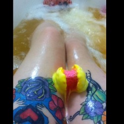 February 14th will most likely be looking like this 🛀&gt; 💝 #lush #bath #tattoos #tattoogirls #enchanter #bathbomb #orange #life