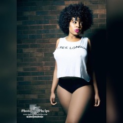 #throwback with London Cross @mslondoncross working it with the Afro and being all natural ..hehe. #melanin #thick #curves #londoncross #photosbyphelps #thickthighs #baltimore #dmv #afro #light #photoshoot #phatkat Photos By Phelps IG: @photosbyphelps