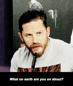 fuckyeahsnackables: dragqueeneames:   LEGEND Press Conference [TIFF 2015] x Reporter: Our question is for Tom Hardy. In the film your character Ronnie is very open about his sexuality. But given interviews you’ve done in the past your own sexuality