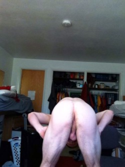 straightnakedselfies:  Zach gets super horny when his girlfriend is away for extended periods of time.