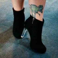Loving these clear lucite fetish high heels that @mistress.vyra found! Plus #trex #dinosaur #tattoo peeking over the top! #highheels #shoefetish #shoes #heels #highheel #femdom #mistress #domme #domina #fetish #fetishist #sanfrancisco #California