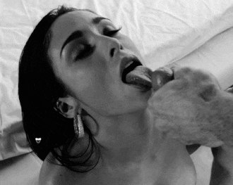 whoreforhim:  daddys–red-room:    Feed me, I’m hungry 💋