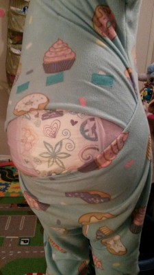foreverlittle:  Butt flaps are perfect for flashing pull ups and diapers