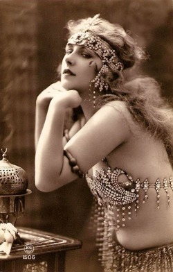 stereoculturesociety:  CultureCOUTURE: 1920s Diva style 