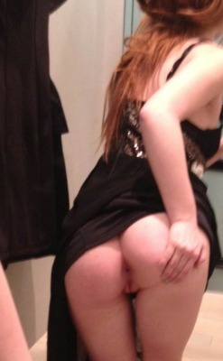 naughty-babes-exposed:  naughty redhead chick lovin’ self shots =p More of her cam whoring pics! 
