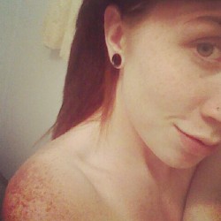 fallasleepand-dream:  I love my #freckles.