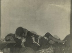 raffaelllllo:  germaine krull, les amies, 1924