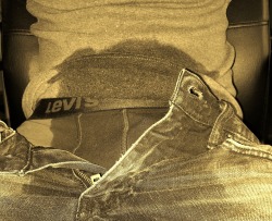 xnpee:It’s good to be in my wet jeans