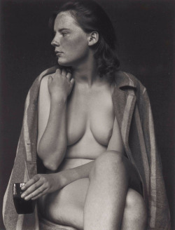 flashofgod:Edward Weston, Charis, 1934.
