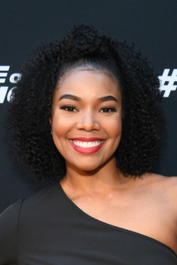 cartnsncreal:    Gabrielle Union Wears Her Natural Hair to Red Carpet Premiere  Natural hair in the mainstream media is so important! Representation Matters