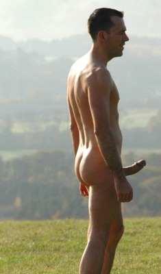 A beautiful and erotic outdoor shot of this man’s fully erect cock.