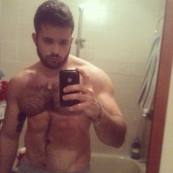 mrteenbear:  Entrenando duro duro duro #instaboy #instagym #instabear #instabeard #beard #bear #musclebear #muscle #babe #madrid #mayo #may #spring by frandullon86 http://ift.tt/Rsqfid