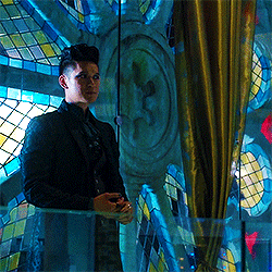 trytocountelectricsheep:  Magnus, playing with his rings   nervously, when talking to Alec. 