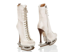 peacexlovexfashion: Skate Moss imitation ice skate boots by Dsquared2 Get them here: https://ebay.to/2DAcbPs 