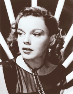 elzabethtaylor:  Judy Garland, circa 1948 