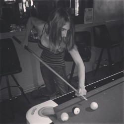 Booooomstrawberries:  #Kellyklaymour Shooting Pool. Pretty Good With A Stick For