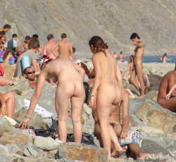 nudist-log-pictures:  The Nudist Beach
