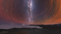 just&ndash;space:  Airglow &amp; The Milky Way Galaxy  js