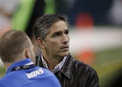 emelinelovesjc:  teresabluetea:  Jim Caviezel is seen on the sidelines during a warm up period before an NFL football game between the Detroit Lions and the Green Bay Packers at Ford Field in Detroit. 11-28-2013 From apimages.com  Awww my baby Jimmy !!