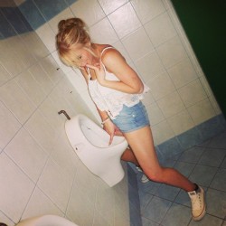 ipstanding:  @hughesemma having a wee? #girl #bestie #blonde #wee #man #urinal by _clairee92 http://bit.ly/196Rrat