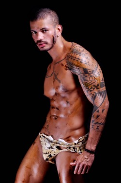 betomartinez:  More of Brazilian model and escort Harry Lins.  For more pictures and info follow him at: @HarryLins http://betomartinez.tumblr.com/ 