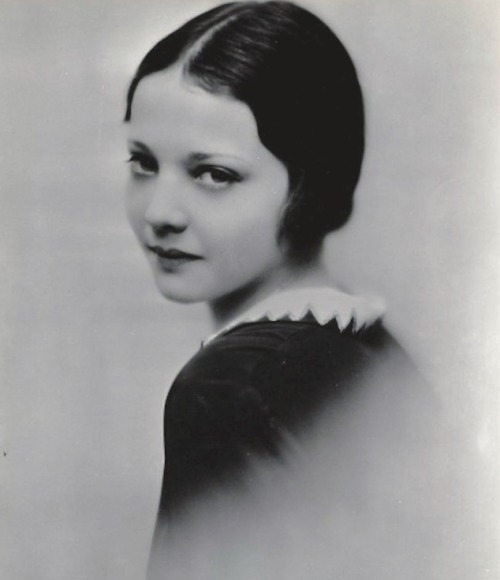 Sylvia Sidney (at 16)https://painted-face.com/