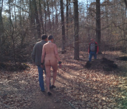 theherr1234:  Die Sklavin wurde vollkommen nackt an einem Autobahnparkplatz ausgestellt und dann von den anwesenden Herren in den Wald zur Benutzung geführt 