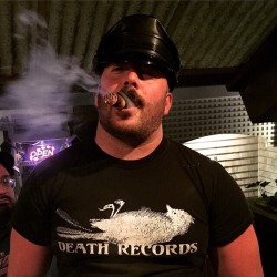 bootedbear8: hotsmokinmen: REAL MEN SMOKE CIGARS  WOOOOOOOF 